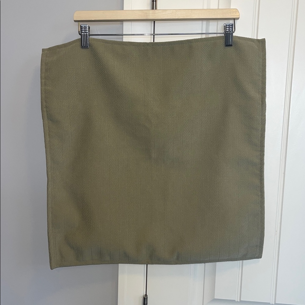 2 Sage Green pillow covers with heart zipper - Picture 3 of 11